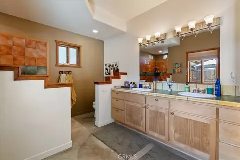 Bath - 325 Conover Ln, Templeton, CA 93465 photo 3 of 4