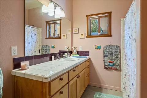 Bath - 325 Conover Ln, Templeton, CA 93465 photo 2 of 4