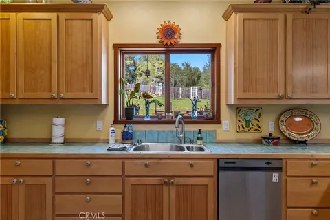 Kitchen - 325 Conover Ln, Templeton, CA 93465 photo 2 of 4