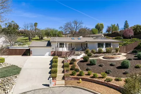 711 Knight Ct, Paso Robles, CA 93446
