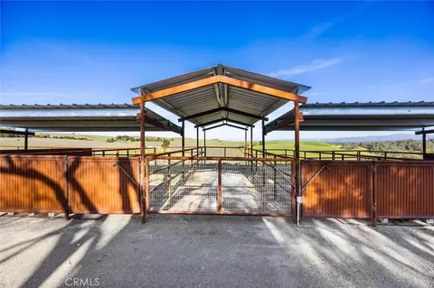 Exterior - 7491 Kingsbury Rd, Templeton, CA 93465 photo 8 of 13
