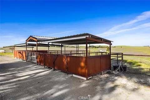 Exterior - 7491 Kingsbury Rd, Templeton, CA 93465 photo 9 of 13
