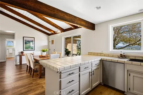 Dining - 7491 Kingsbury Rd, Templeton, CA 93465 photo 4 of 5