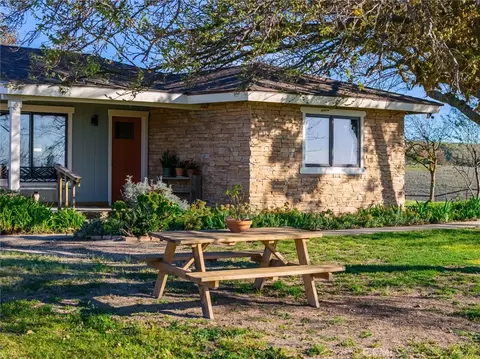 Exterior - 7491 Kingsbury Rd, Templeton, CA 93465 photo 3 of 13