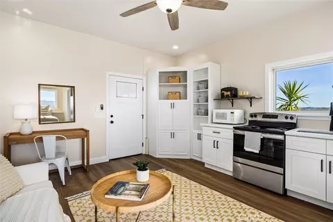 Kitchen - 7491 Kingsbury Rd, Templeton, CA 93465 photo 4 of 6