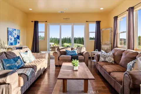Living - 5250 Vineyard, Paso Robles, CA 93446 photo 1 of 9