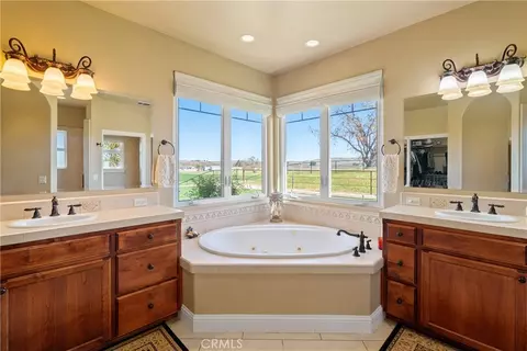 Bath - 5385 Camp 8, Paso Robles, CA 93446 photo 2 of 5