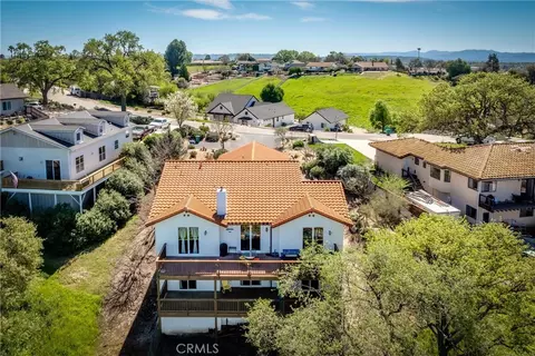 View/Area - 731 Renate Way, Paso Robles, CA 93446 photo 2 of 7