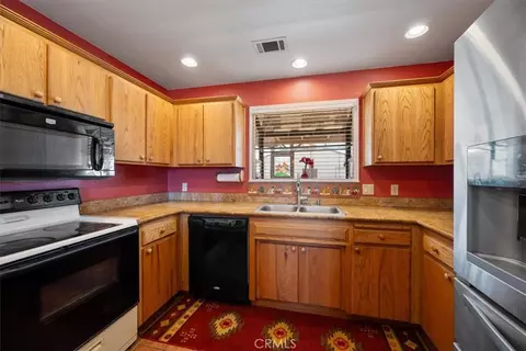 Kitchen - 2100 Starkey Rd, Shandon, CA 93461 photo 1 of 1