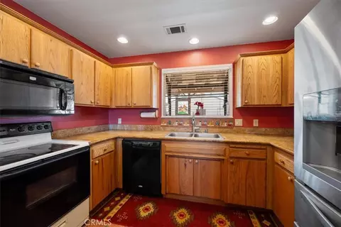 Kitchen - 2100 Starkey Rd, Shandon, CA 93461 photo 1 of 1