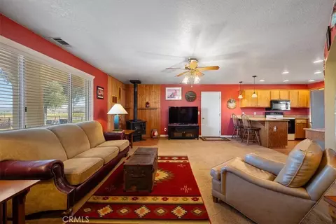 Living - 2100 Starkey Rd, Shandon, CA 93461 photo 1 of 2