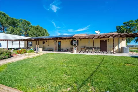 Exterior - 2100 Starkey Rd, Shandon, CA 93461 photo 2 of 8