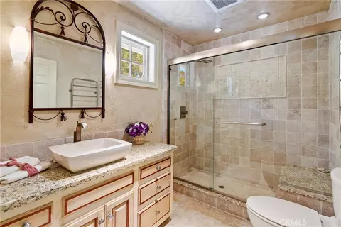 Bath - 5405 Vineyard Dr, Paso Robles, CA 93446 photo 2 of 5