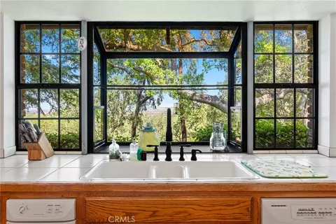 Kitchen - 6125 El Pomar, Templeton, CA 93465 photo 3 of 4
