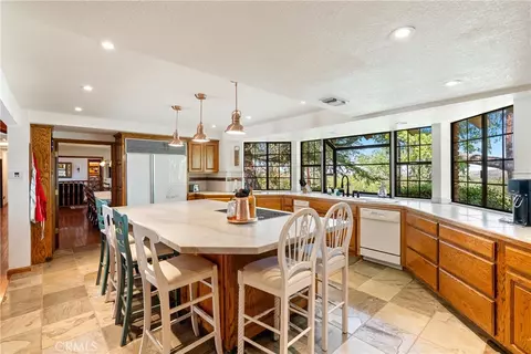 Kitchen - 6125 El Pomar, Templeton, CA 93465 photo 2 of 3