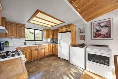 Kitchen - 9990 Fay Rnch, Lake Isabella, CA 93240 photo 1 of 4