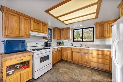 Kitchen - 9990 Fay Rnch, Lake Isabella, CA 93240 photo 3 of 4