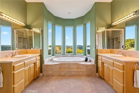 Bath - 4342 Shadow Canyon Rd, Templeton, CA 93465 photo 1 of 7