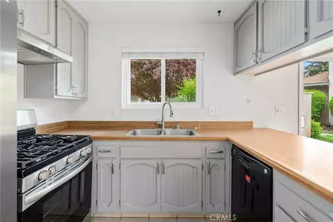 Kitchen - 18 Flag Way, Paso Robles, CA 93446 photo 2 of 3