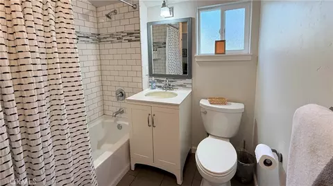 Bath - 1712 Pine St, Paso Robles, CA 93446 photo 4 of 6