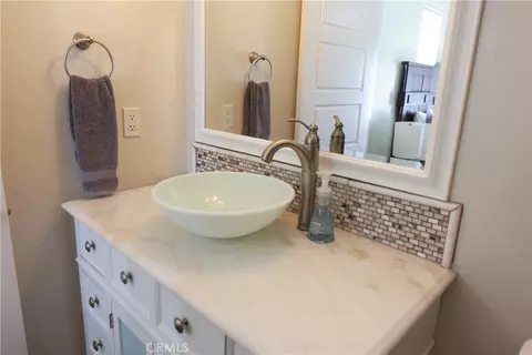 Bath - 1712 Pine St, Paso Robles, CA 93446 photo 2 of 6