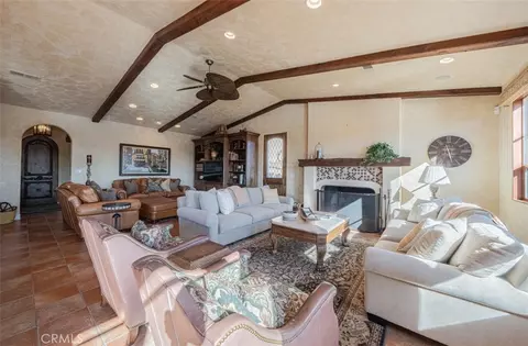 Living - 8730 Bluff Ct, Bradley, CA 93426 photo 2 of 4