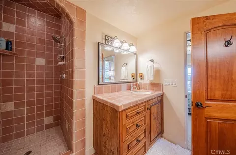 Bath - 8730 Bluff Ct, Bradley, CA 93426 photo 5 of 9