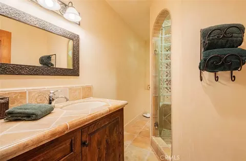 Bath - 8730 Bluff Ct, Bradley, CA 93426 photo 8 of 9