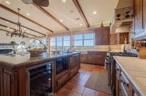 Kitchen - 8730 Bluff Ct, Bradley, CA 93426 photo 5 of 8