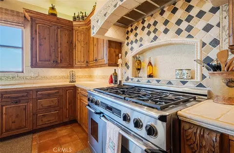 Kitchen - 8730 Bluff Ct, Bradley, CA 93426 photo 6 of 8