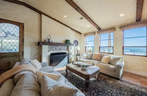 Living - 8730 Bluff Ct, Bradley, CA 93426 photo 3 of 4