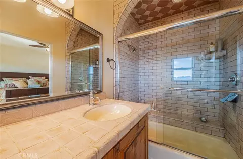 Bath - 8730 Bluff Ct, Bradley, CA 93426 photo 6 of 9