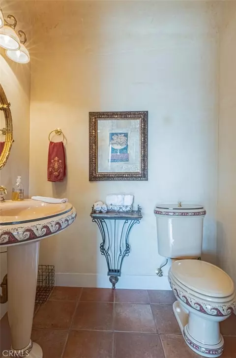 Bath - 8730 Bluff Ct, Bradley, CA 93426 photo 3 of 9