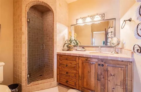 Bath - 8730 Bluff Ct, Bradley, CA 93426 photo 7 of 9