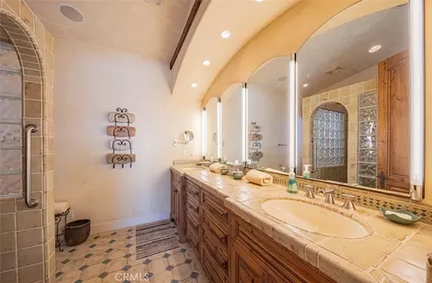 Bath - 8730 Bluff Ct, Bradley, CA 93426 photo 1 of 9