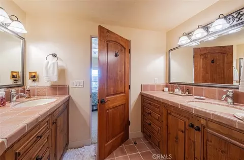 Bath - 8730 Bluff Ct, Bradley, CA 93426 photo 4 of 9