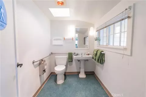 Bath - 1545 Park St, Paso Robles, CA 93446 photo 1 of 1