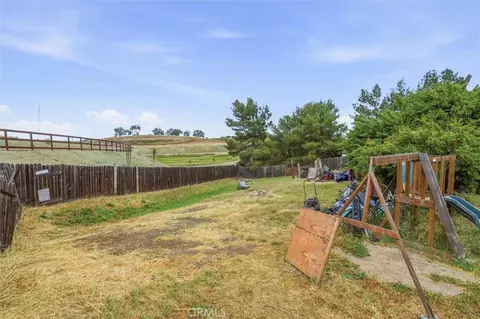 Exterior - 1035 Pioneer Trl, Paso Robles, CA 93446 photo 4 of 6