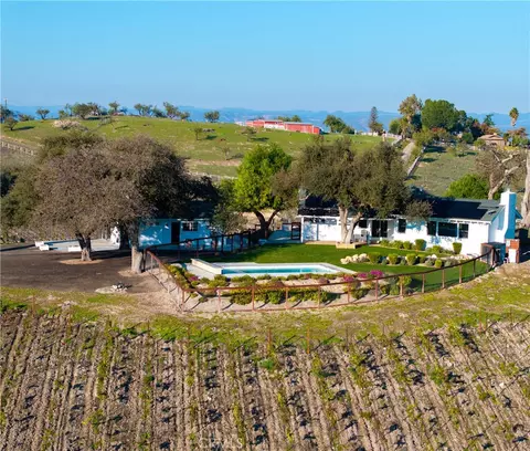 550 Villa Lots Rd, Paso Robles, CA 93446