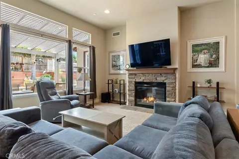 Living - 204 Victoria Ct, Paso Robles, CA 93446 photo 2 of 4