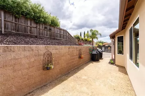 Exterior - 204 Victoria Ct, Paso Robles, CA 93446 photo 10 of 16
