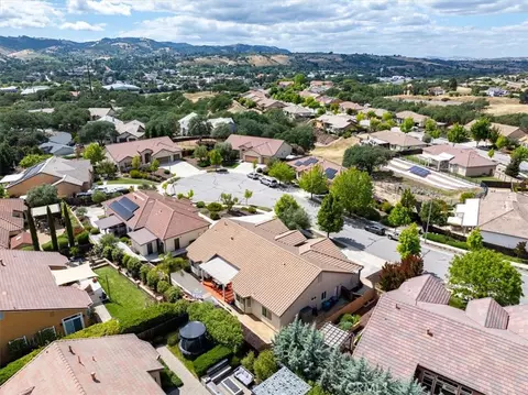 View/Area - 204 Victoria Ct, Paso Robles, CA 93446 photo 10 of 11