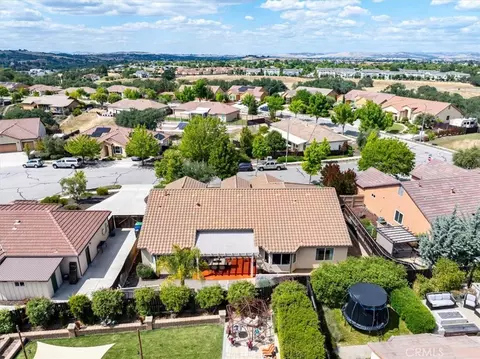 View/Area - 204 Victoria Ct, Paso Robles, CA 93446 photo 4 of 11