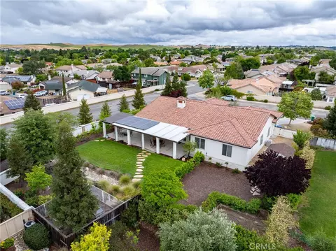 View/Area - 715 Oriole Way, Paso Robles, CA 93446 photo 6 of 9