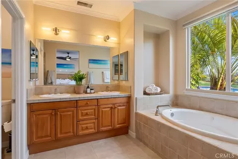 Bath - 1579 Via Rojas, Templeton, CA 93465 photo 2 of 4
