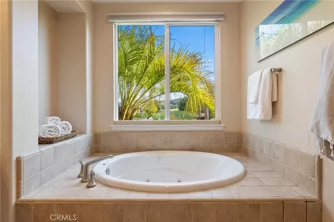 Bath - 1579 Via Rojas, Templeton, CA 93465 photo 4 of 4
