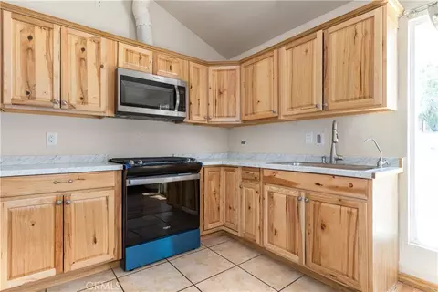 Kitchen - 3890 Hillcrest, Templeton, CA 93465 photo 2 of 6