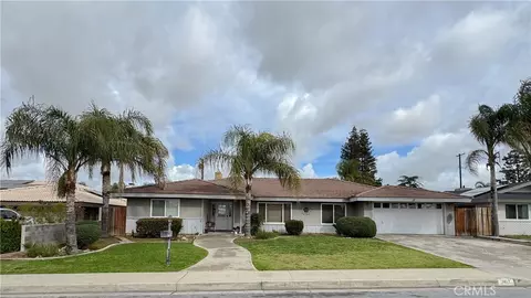 3612 Christmas Tree Ln, Bakersfield, CA 93306