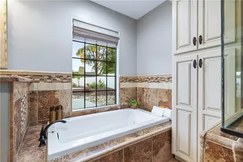 Bath - 1275 Shane Ln, Templeton, CA 93465 photo 3 of 5