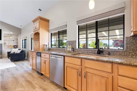 Kitchen - 1275 Shane Ln, Templeton, CA 93465 photo 6 of 7
